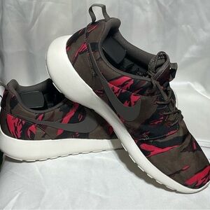 Nike Mens Roshe Run GPX Brown Black Pink Tiger Camo 555445-221 Sneakers Size 9.5